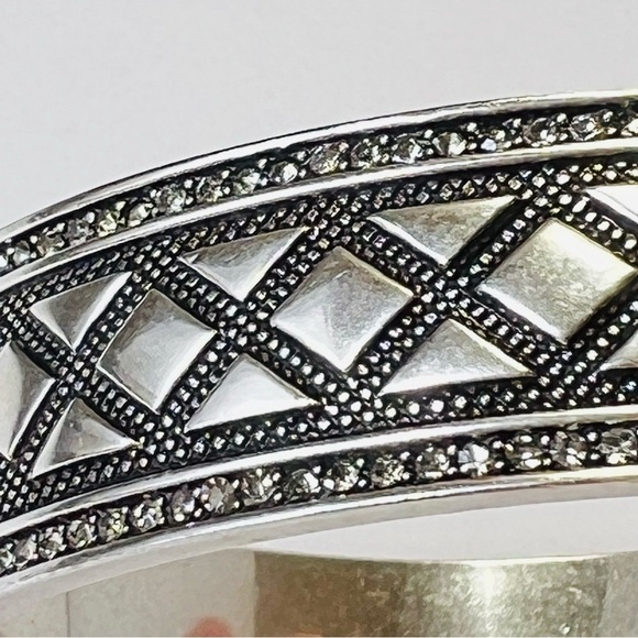 HOUSE OF HARLOW SILVER OXIDIZED BANGLE BRACELET PAVÉ CRYSTALS NWT - Picture 7 of 7